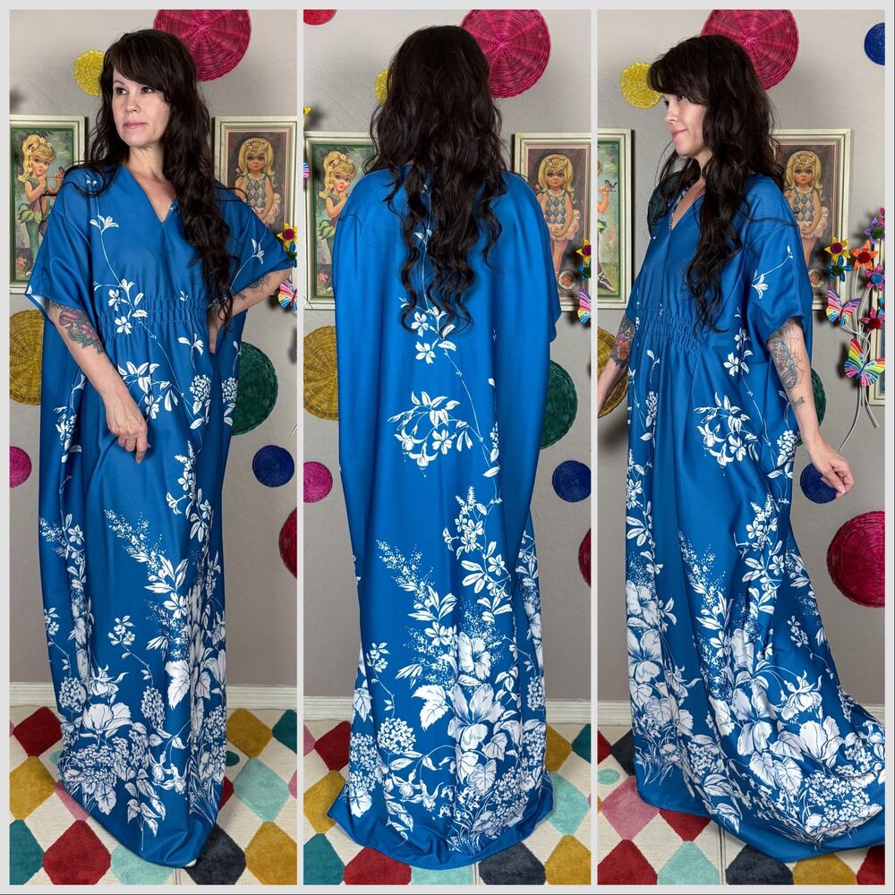 Vintage 1960s Blue and White Hawaiian Floral Tiki Caftan Hostess Dress - Picture 3 of 8